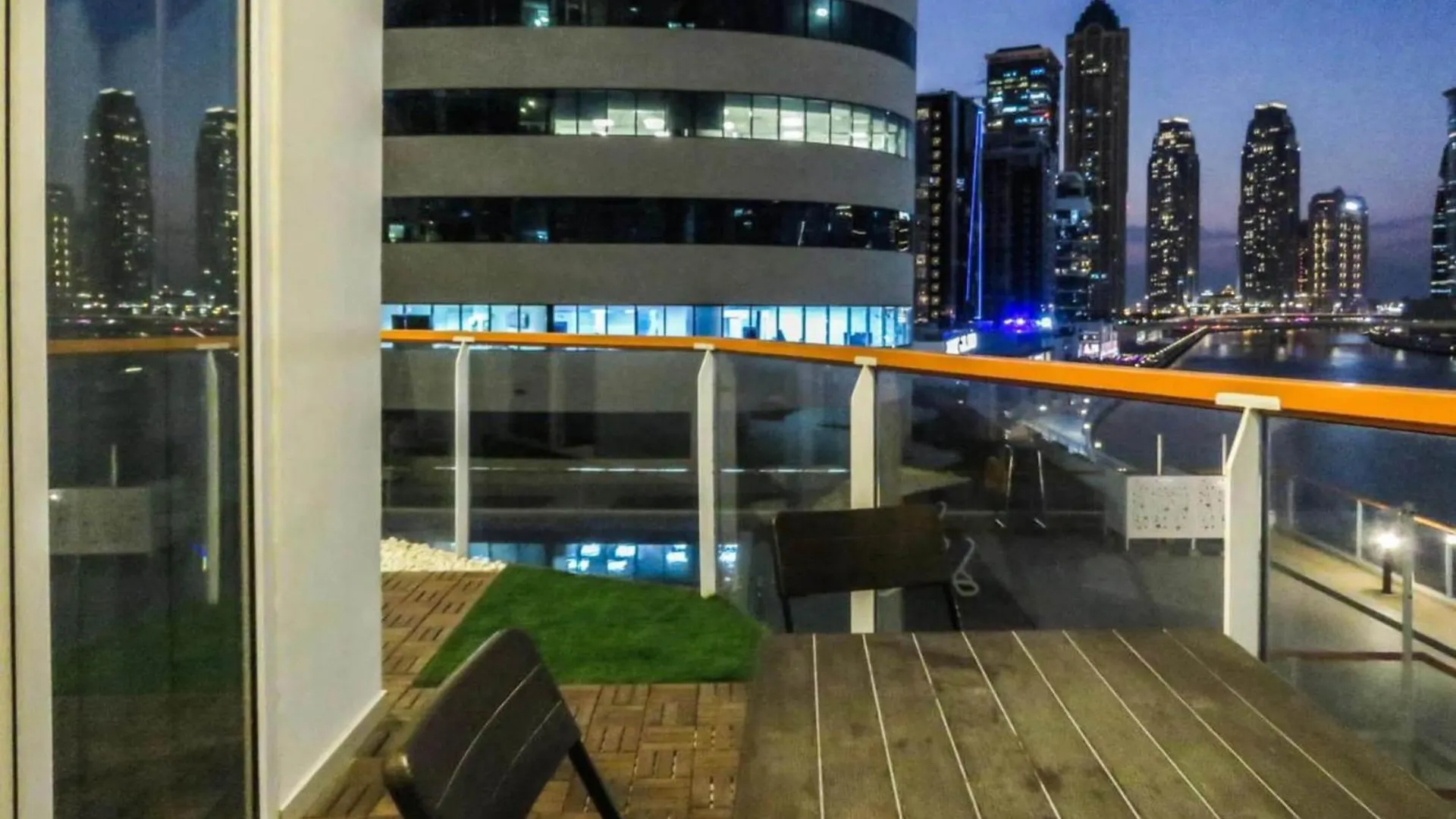 Oyo 1027 Home Binghatti Residence 2 Bhk Business Bay Dubai 0*,