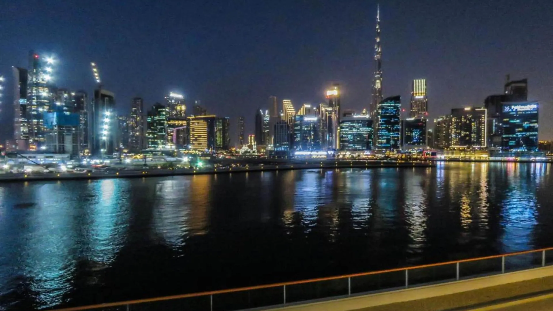 Oyo 1027 Home Binghatti Residence 2 Bhk Business Bay Dubai Apartment