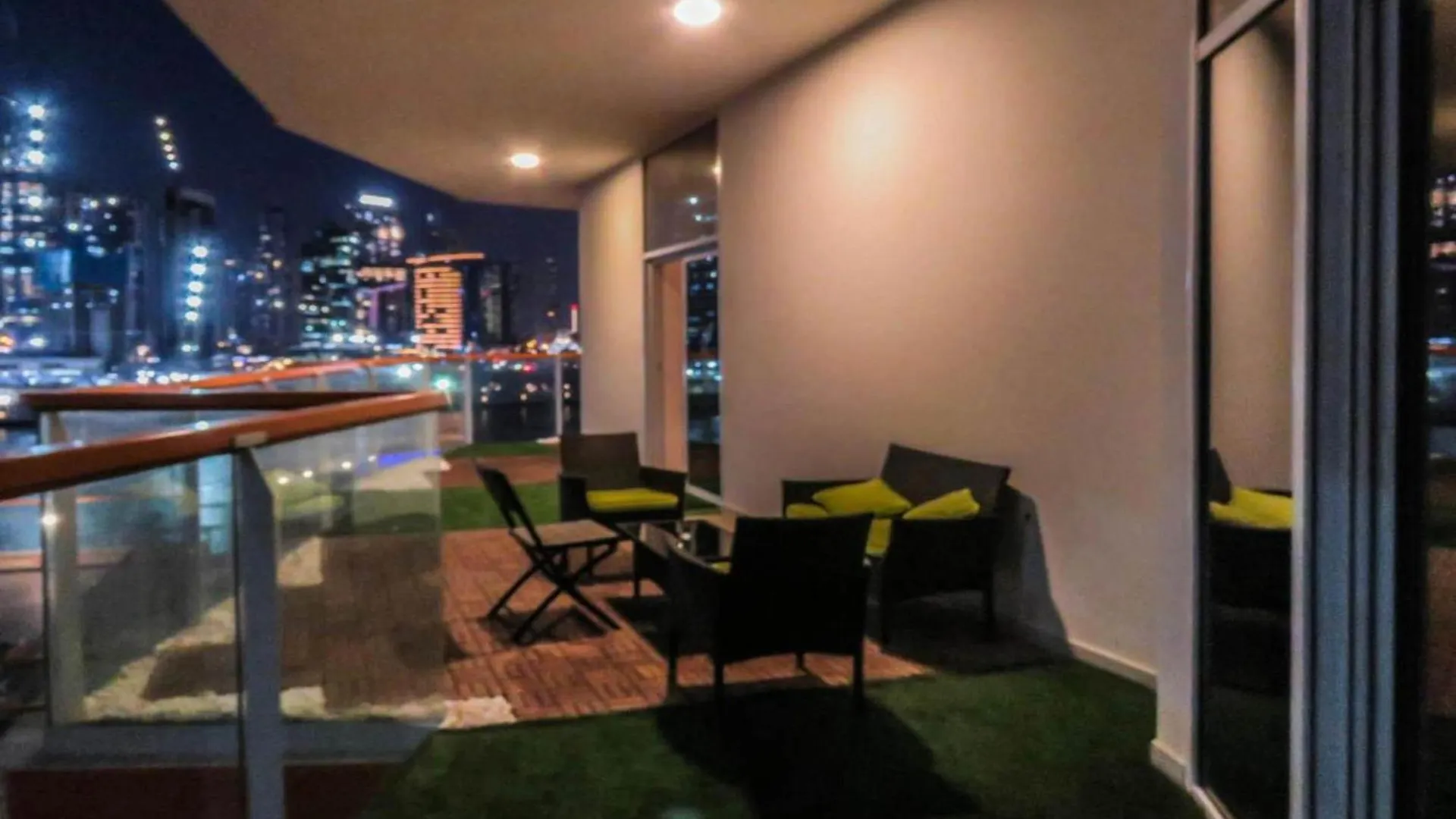 Oyo 1027 Home Binghatti Residence 2 Bhk Business Bay Dubai Vereinigte Arabische Emirate