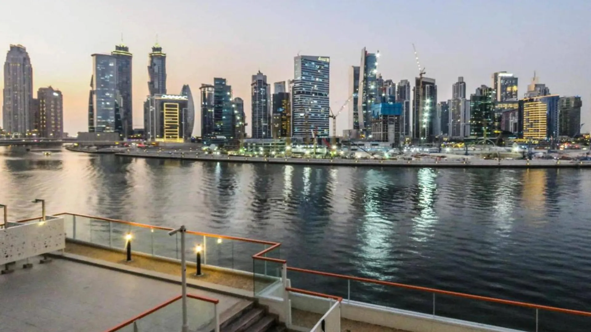 Oyo 1027 Home Binghatti Residence 2 Bhk Business Bay Dubai