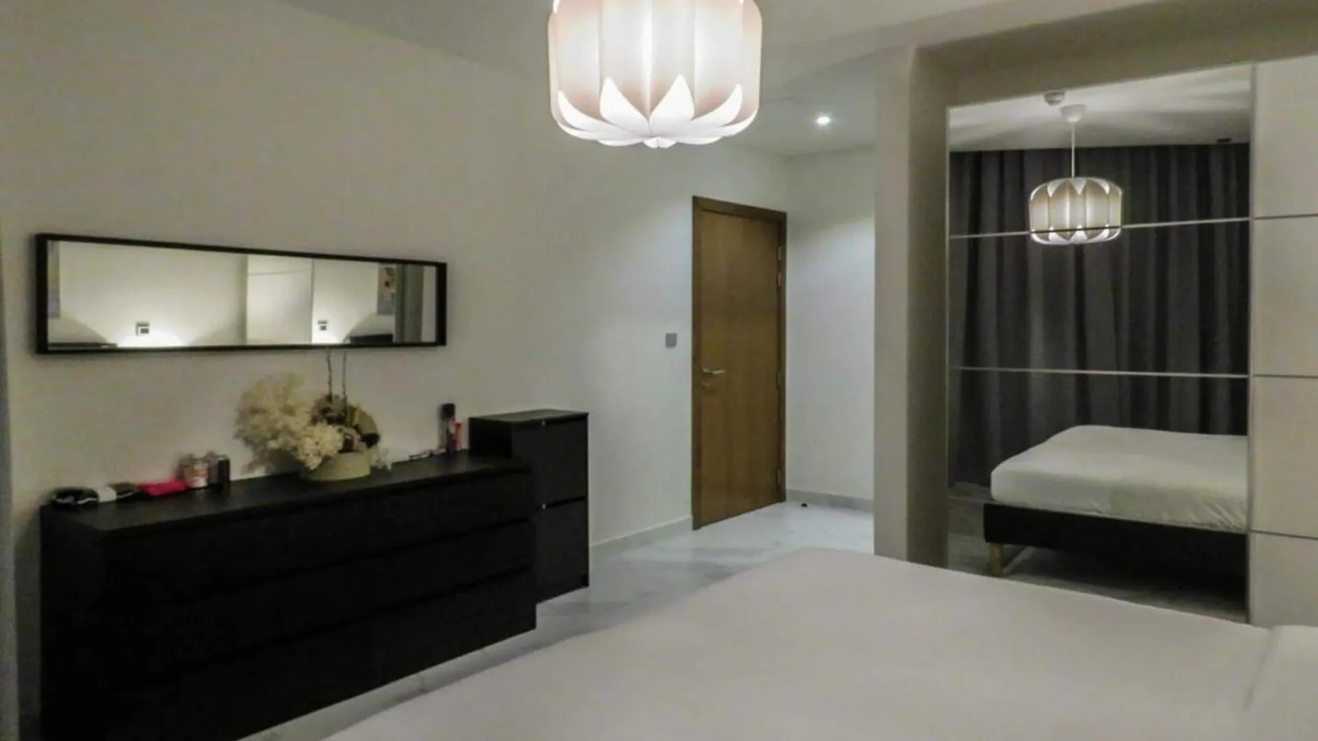 Oyo 1027 Home Binghatti Residence 2 Bhk Business Bay Dubai Apartment