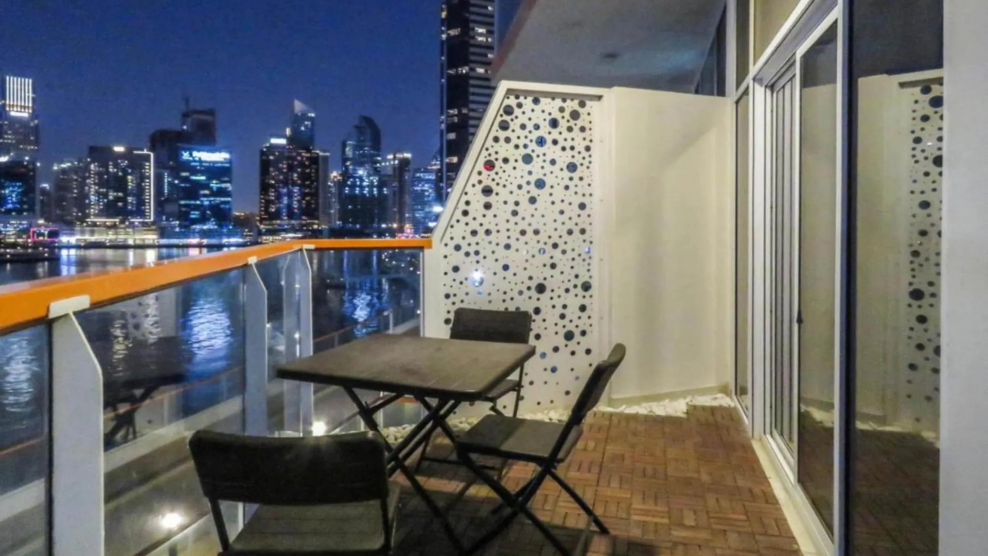 Oyo 1027 Home Binghatti Residence 2 Bhk Business Bay Dubai Apartment