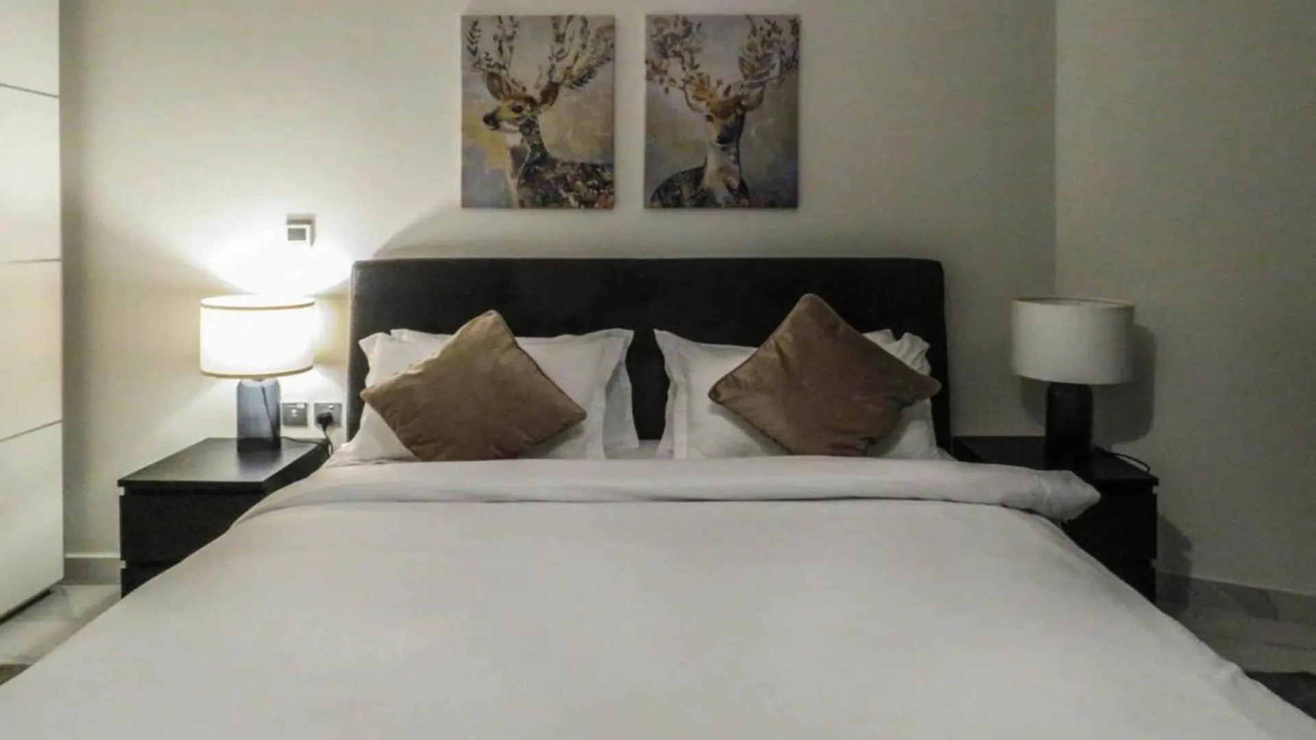 Oyo 1027 Home Binghatti Residence 2 Bhk Business Bay Dubai